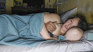 step daughter sneaks into step moms spot hoping stepdad fucks her without noticing