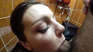 Deutscher Teen Amateur Blowjob in der Staff Toils