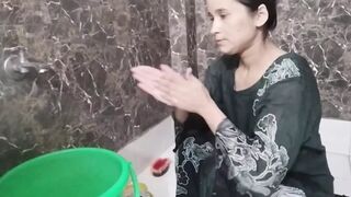 College girl ka bathroom MMS video viral
