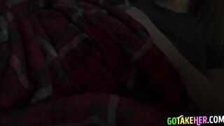 Webcam girl fingers herself to orgasm solo