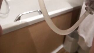 Reudige MILF masturbiert und wird gefickt - Deutscher Amateur-Orgasmus