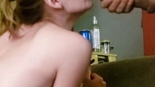 Deutsche MILF gibt Geburtstag Blowjob überrascht!