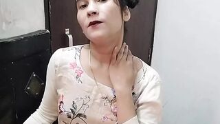 College girl ko bathroom me pakad ke pel diya