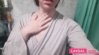 Hot Teen's Solo Orgasm in the Bathtub