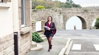 JacquieEtMichelTV - Venus - Venus masters her argument…