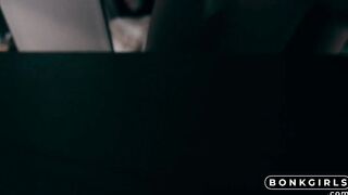 Passionate Sex with Fit MILF - Amateur POV Orgasm