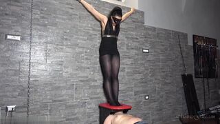 MISTRESS GAIA FOOTSMOTHER WANKER