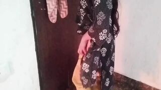 Abbu jaan ne see step daughter urinating.