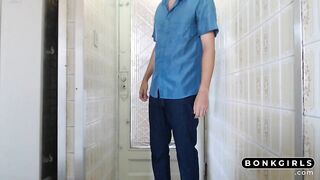 Blowjob and a Glass of Water for the Delivery Guy!