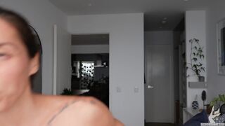 Goddess Wolfe - Bust your balls as I Flex My Biceps
