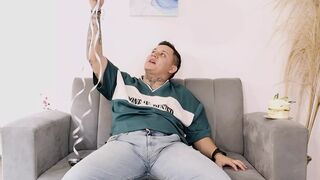I RECEIVE AS A BIRTHDAY PRESENT A BLOWJOB FROM A BEAUTIFUL, BIG-0J12B0Q3SG STRIPPER