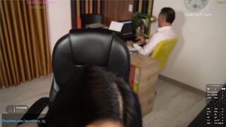 Total gewagt!! Mitten im Büro masturbiert