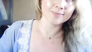 Blonde Babe fucks a dildo on webcam