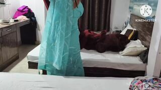 Uncle father-in-law left the young daughter-in-law by luring the daughter-in-law with the necklace of the necklace
